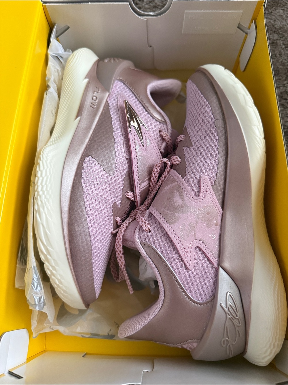 Under Armour Curry Fox 1 'Reign Rose big girls 3.5, NIB